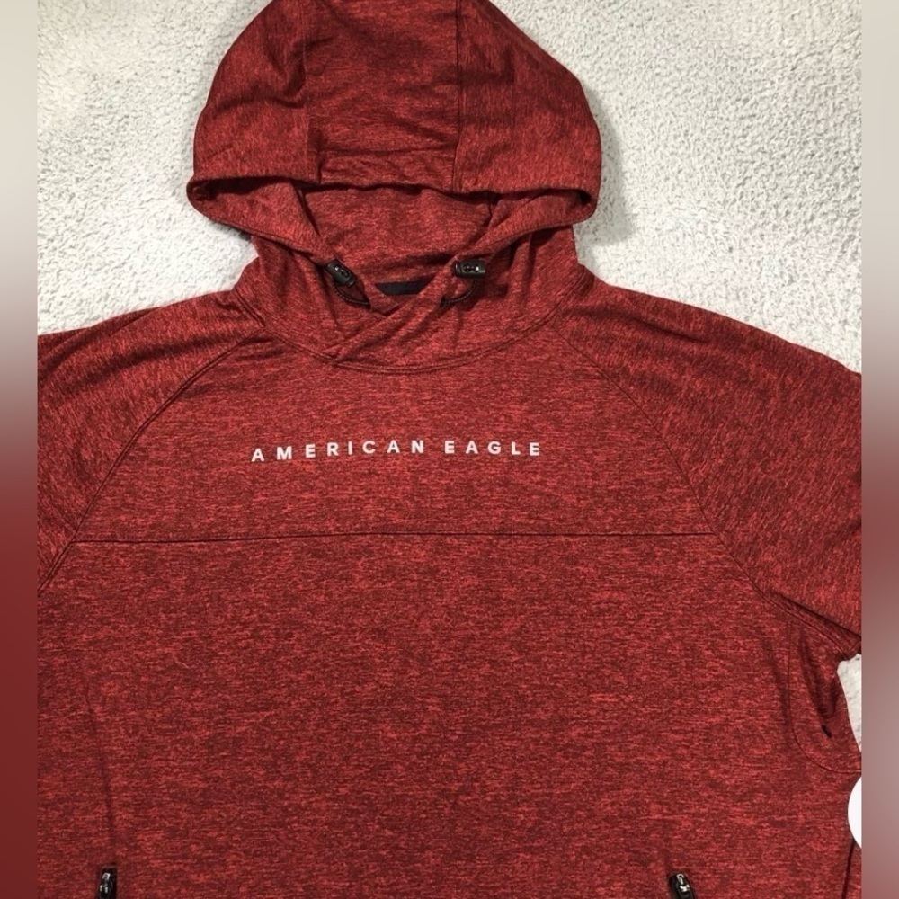 Mens American Eagle SZ M, maroon hoodie, w large front pockets, sports, hiking